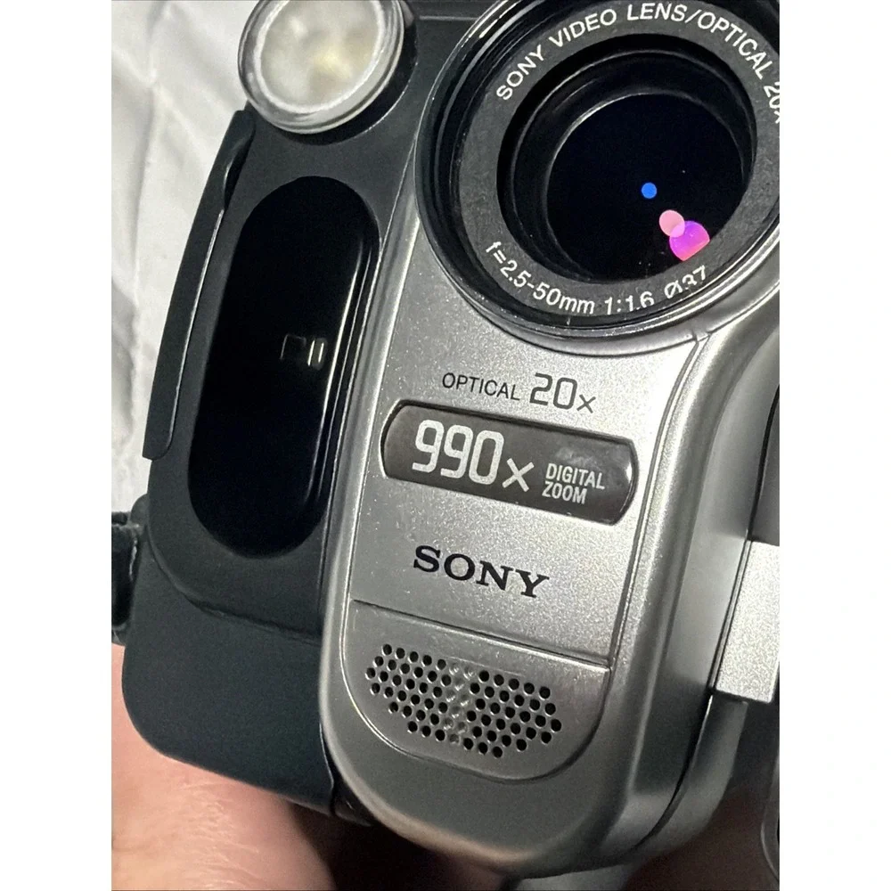 Sony Handycam DCR-TRV280 Digital 8 Silver Camcorder w/Battery, 2 Tapes Tested
